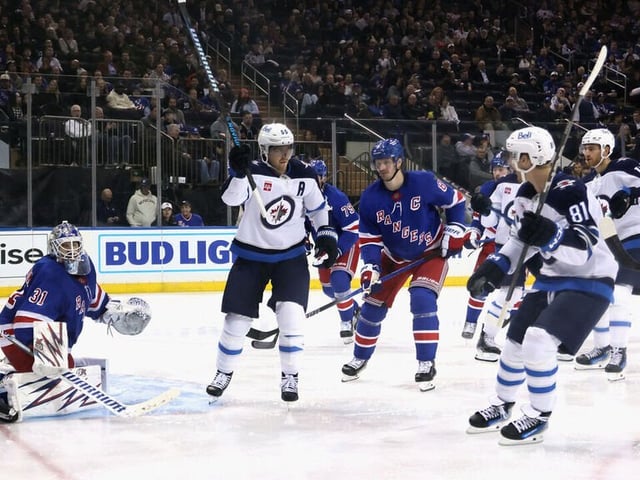 Scheifele, Connor each score twice as Jets improve to 15-1-0