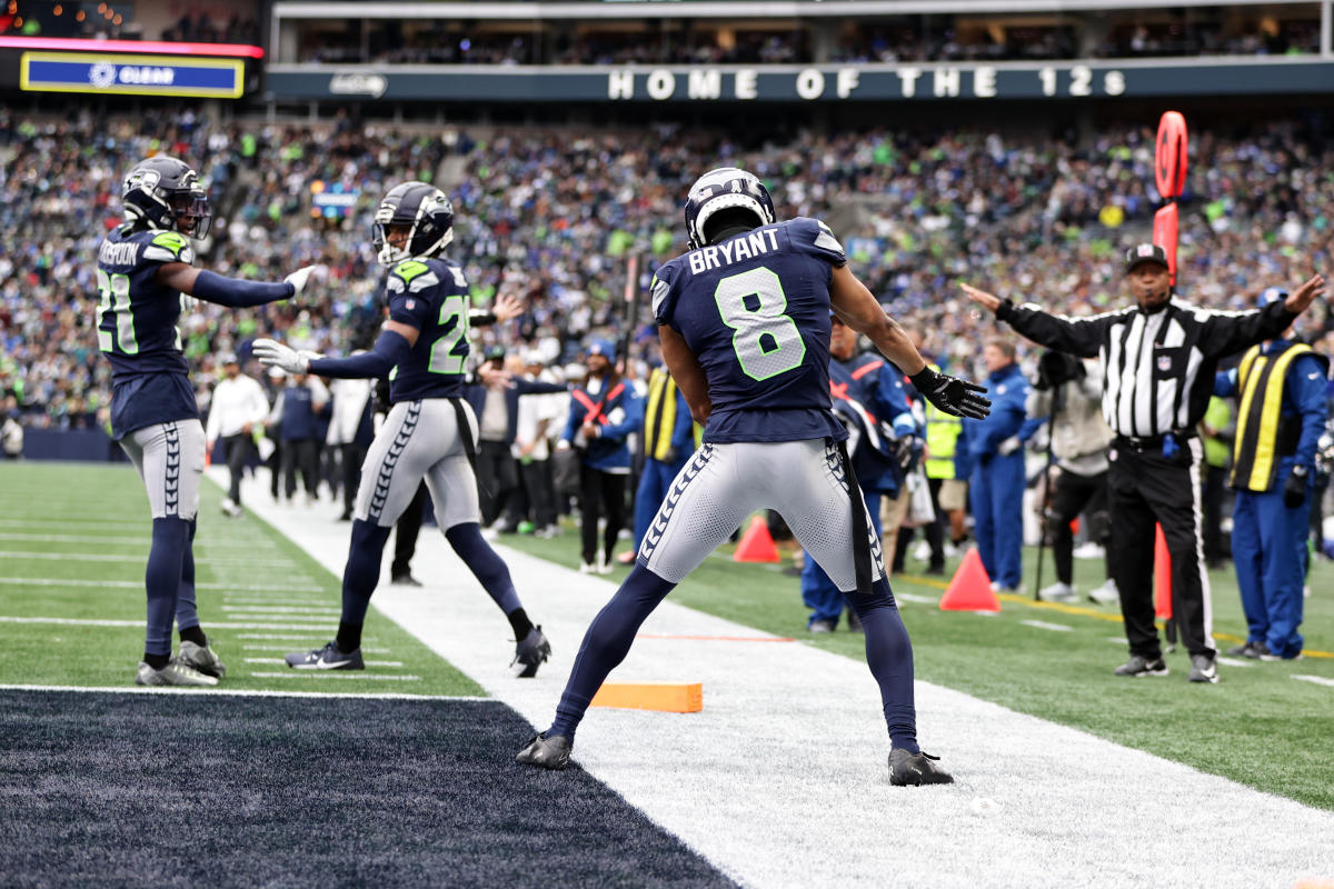 Seahawks safety Coby Bryant punctuates pick 6 with Marshawn Lynch crotch grab that will surely cost him money