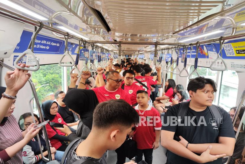 Sejak Siang Sudah Hadir untuk Dukung Timnas Indonesia, Penonton Lancar Masuk SUGBK |Republika Online