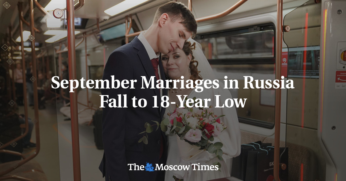 September Marriages in Russia Fall to 18-Year Low – The Moscow Times