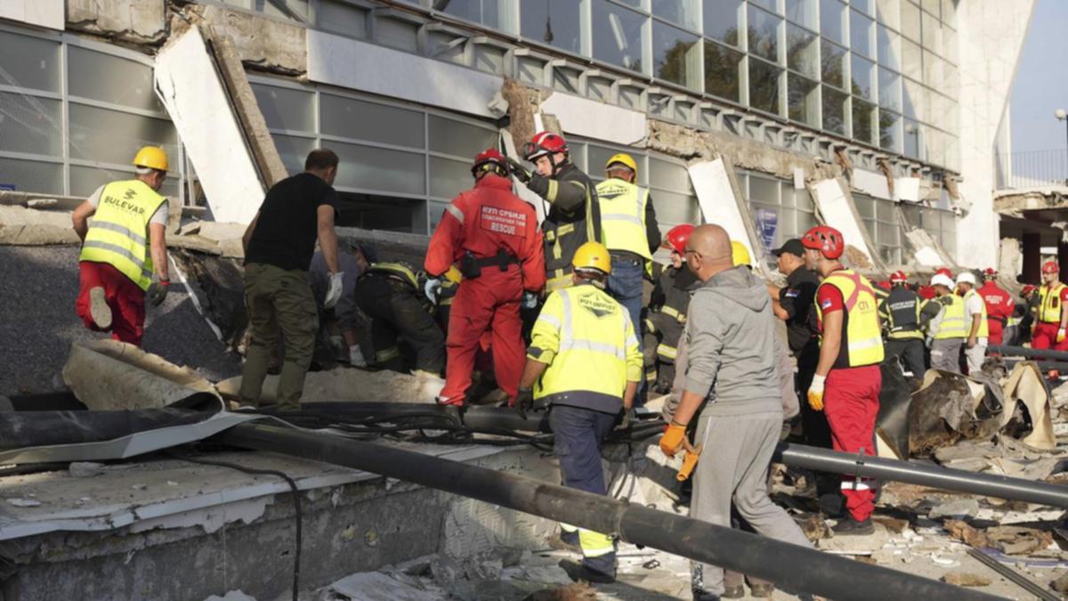 Serbia arrests 11 over railway station roof collapse