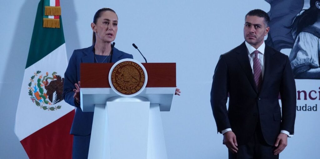 Claudia Sheinbaum, presidenta de México, y Omar García Harfuch, secretario de Seguridad Pública y Protección Ciudadana, durante la “Mañanera del Pueblo”.