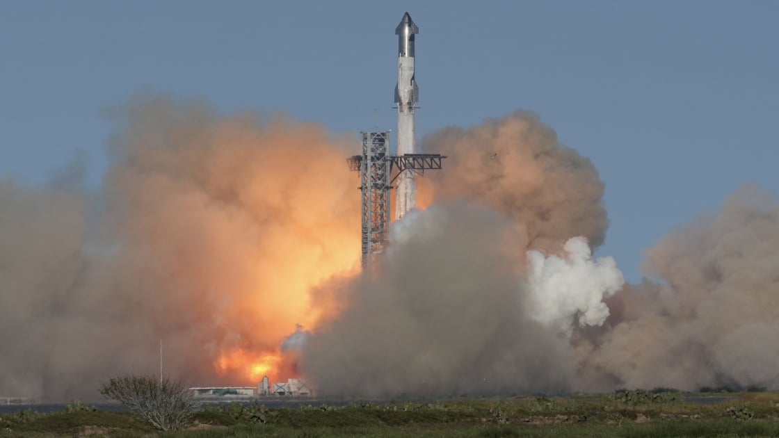 Starship’s Sixth Flight Test Skips the Tower Catch, Ends in Soft Splashdown