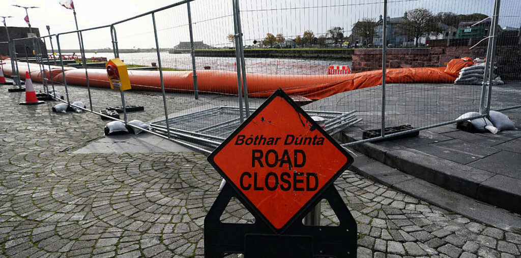 Storm Bert: Around 60,000 homes without power as it sweeps across Ireland | BreakingNews.ie