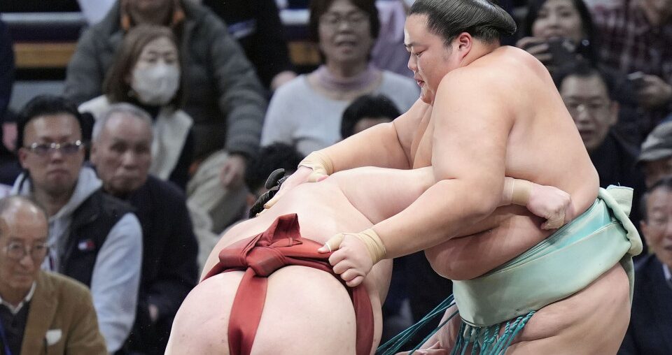 Sumo: Hoshoryu, Kotozakura win big to continue 2-way title race