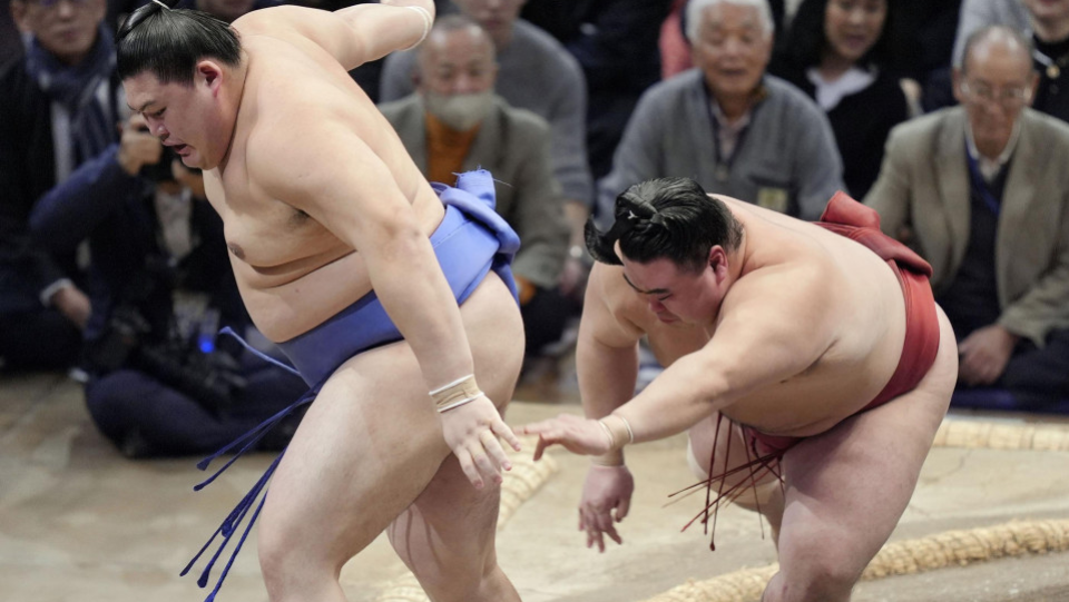 Sumo: Takanosho beats new ozeki Onosato to stay in 3-way title race