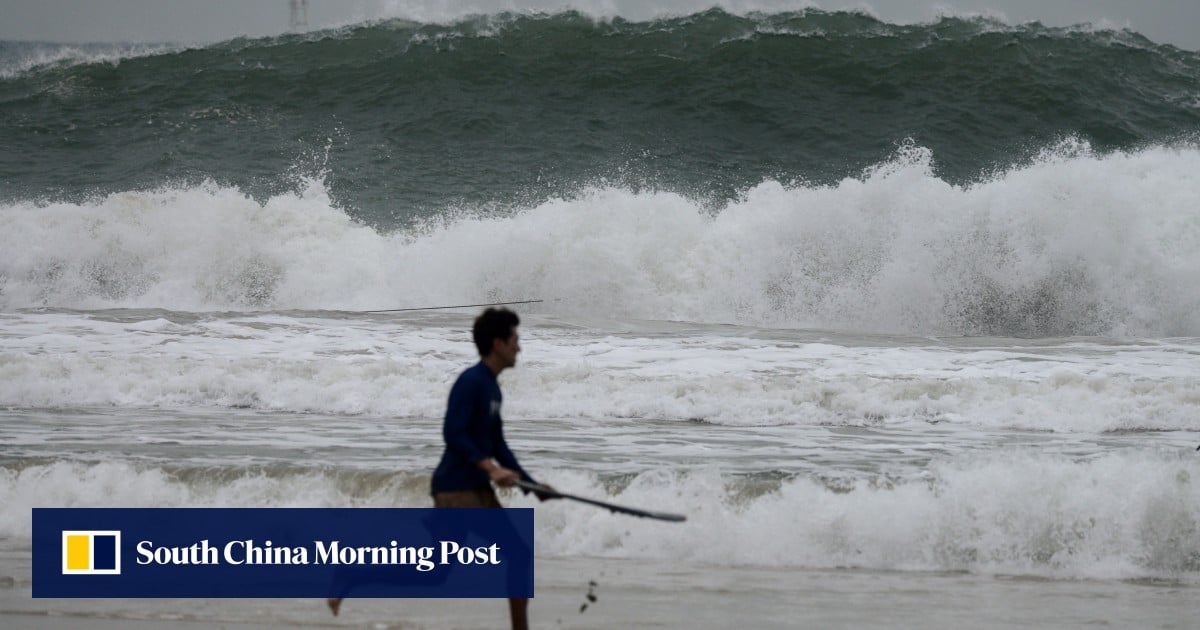 Super Typhoon Yinxing: Hong Kong to issue T3 signal between 3pm and 6pm