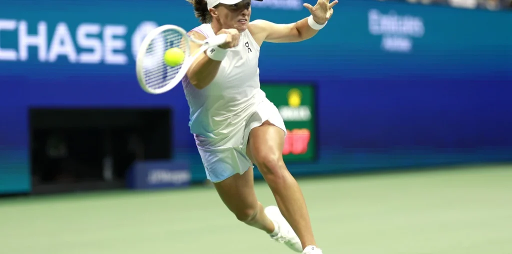 Swiatek battles past Krejcikova in WTA Finals opener