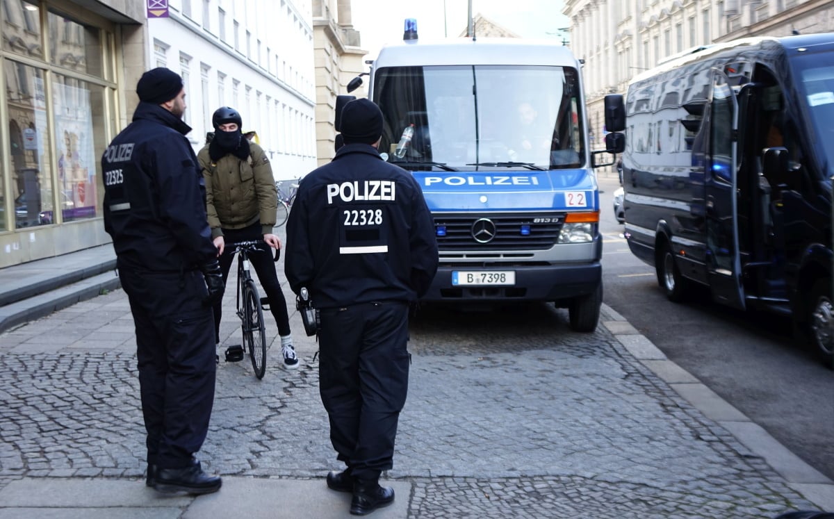 Szefowa berlińskiej policji ostrzega Żydów i gejów!