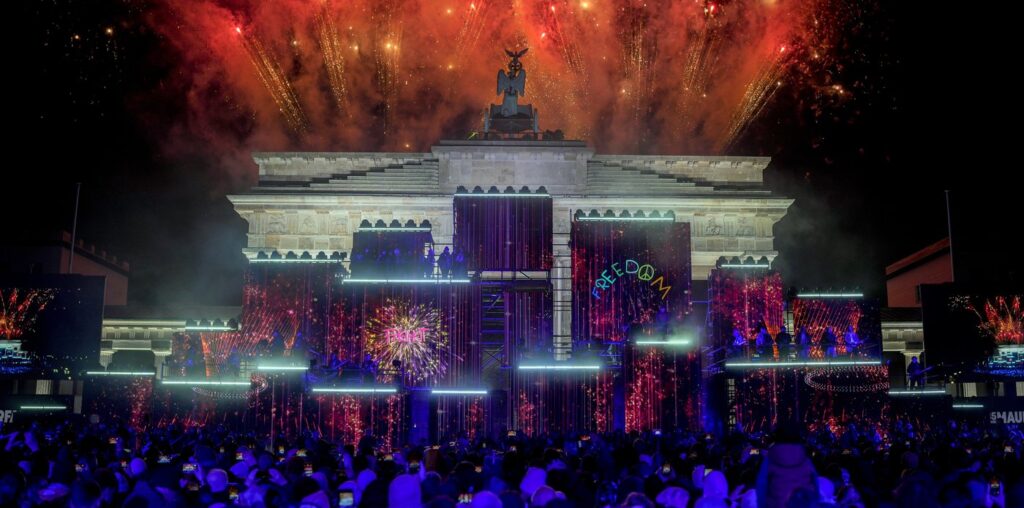 Tens of thousands celebrate fall of the Berlin Wall 35 years ago with concerts and art installations