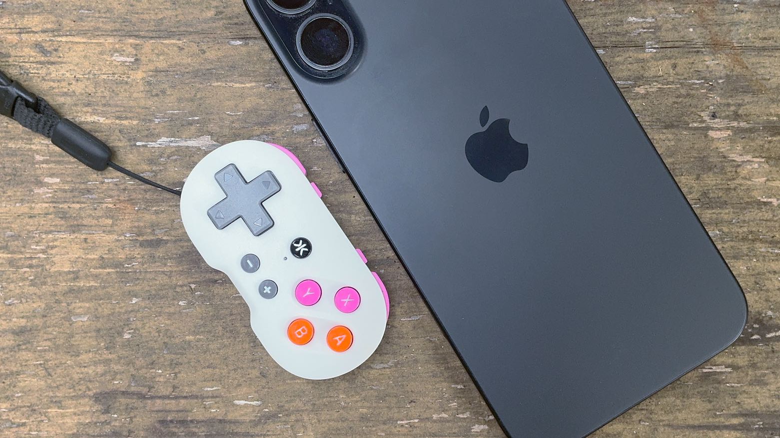 Tiny game controller offers outsize iPhone retro gaming fun [Review] ★★★☆☆