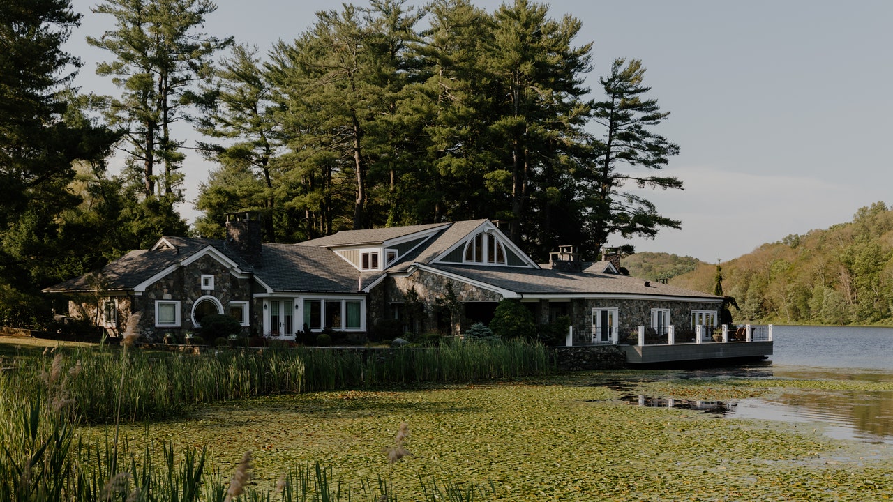 Tour a Hudson Valley Estate With Lakefront Views From Nearly Every Window