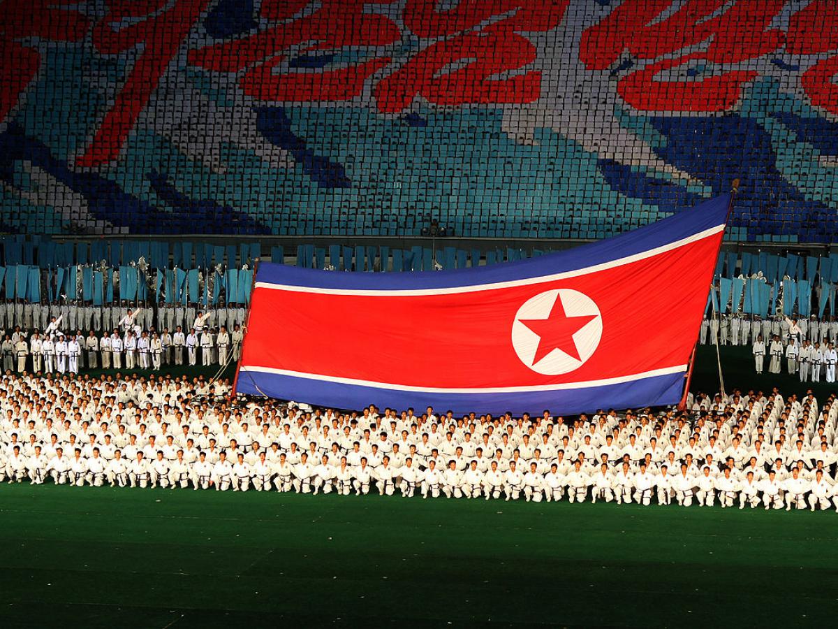 Tourists take curious video of Pyongyang through bus window