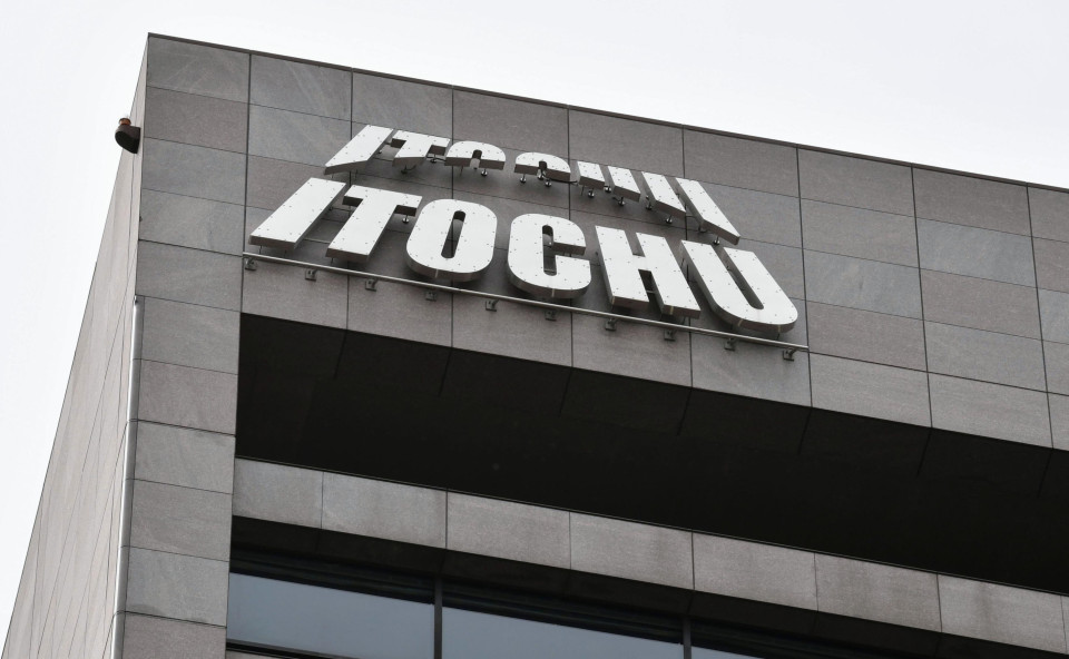 Trading house Itochu looks to finance Seven & i management buyout