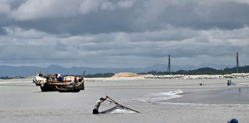 Troubled waters: Bangladeshi fishermen rocked by Rakhine war