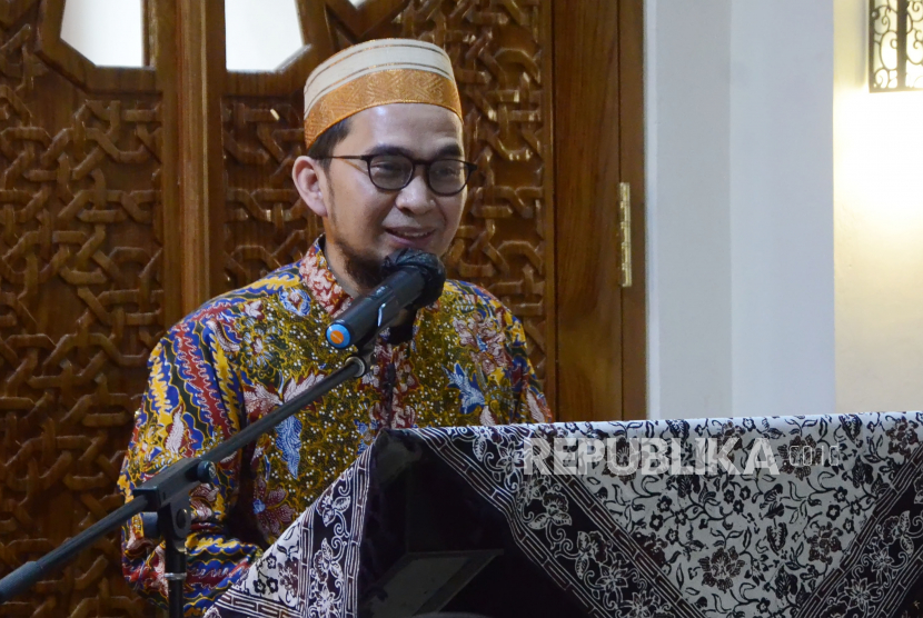 UAH: Perbaiki Sholat Agar Allah Permudah Segala Urusan |Republika Online