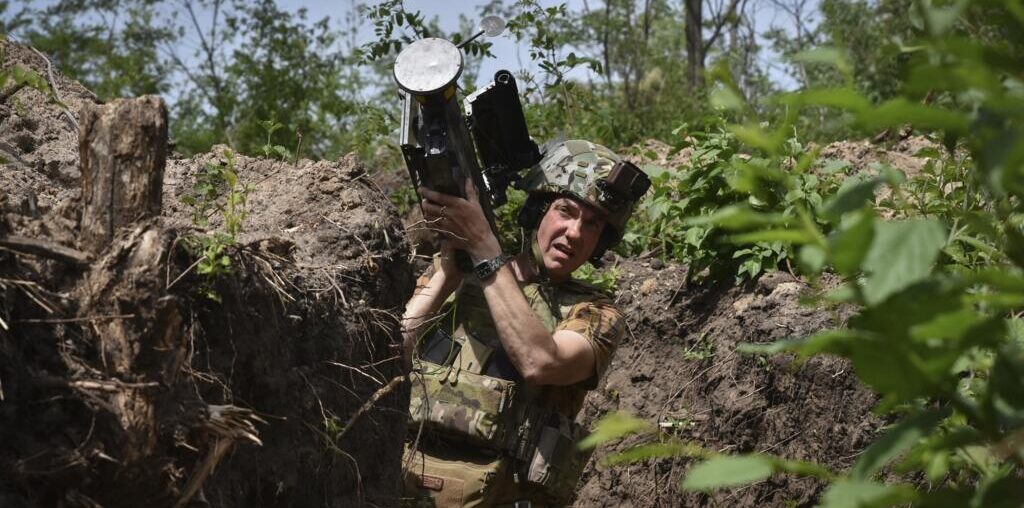 US greenlights deployment of military contractors to fix weapons in Ukraine