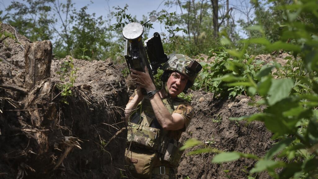 US greenlights deployment of military contractors to fix weapons in Ukraine