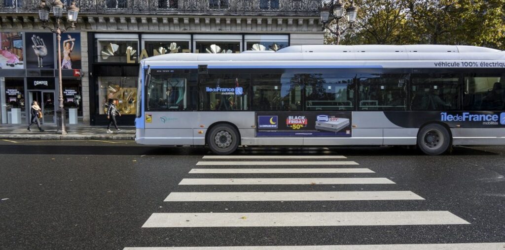 Un chauffeur de bus parisien mis à pied pour avoir intimidé un cycliste