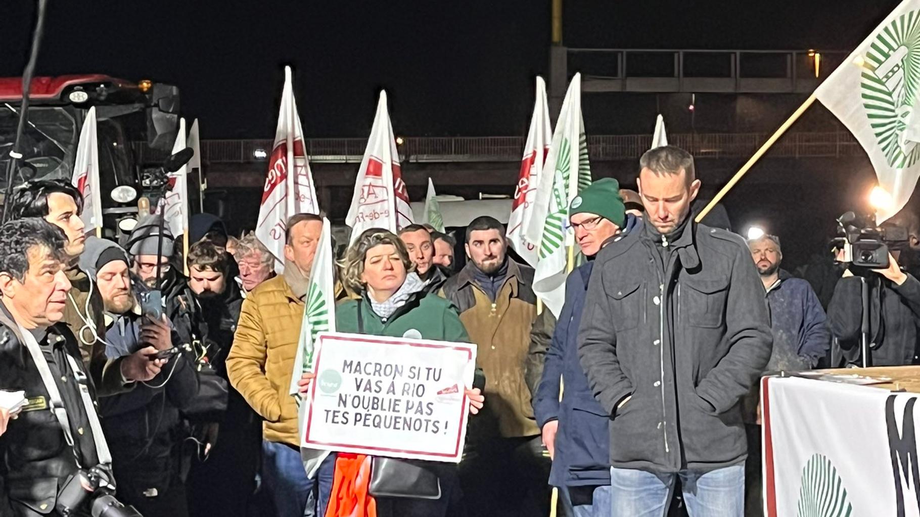 Une centaine d’agriculteurs en colère déjà rassemblés à Villacoublay ce dimanche soir