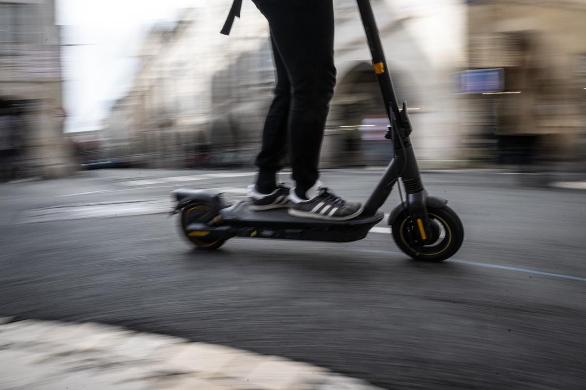 Une femme dans un état grave après avoir été percutée par une trottinette électrique