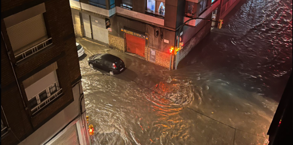 Une nouvelle ville espagnole sous les eaux après la levée de la vigilance rouge à Valence