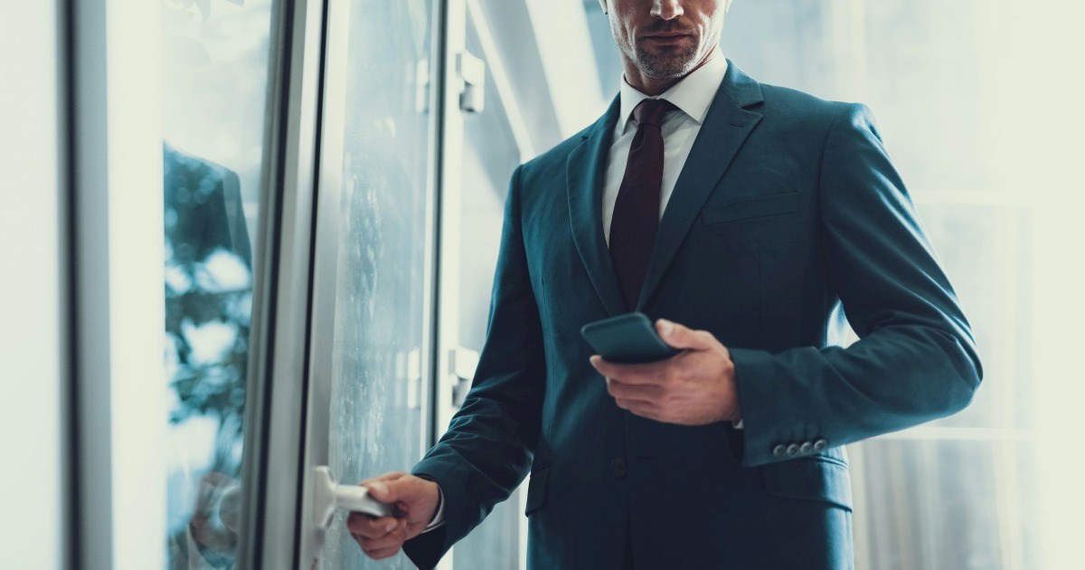 Update: Coworkers join forces to confront paralegal who blocks doors when he sees women approach: ‘HR won’t do anything’