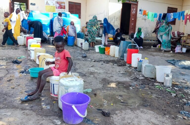 Waiting for water in the eastern city of Gedaref -- European and North American nations accused Sudan's warring sides of 'systematic obstruction' of aid efforts