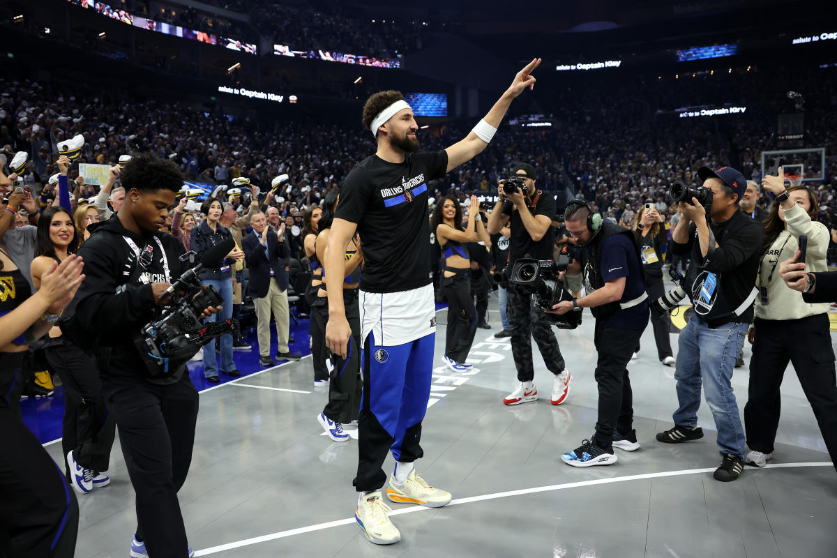 Warriors honor Klay Thompson in first appearance back at Chase Center with Mavericks