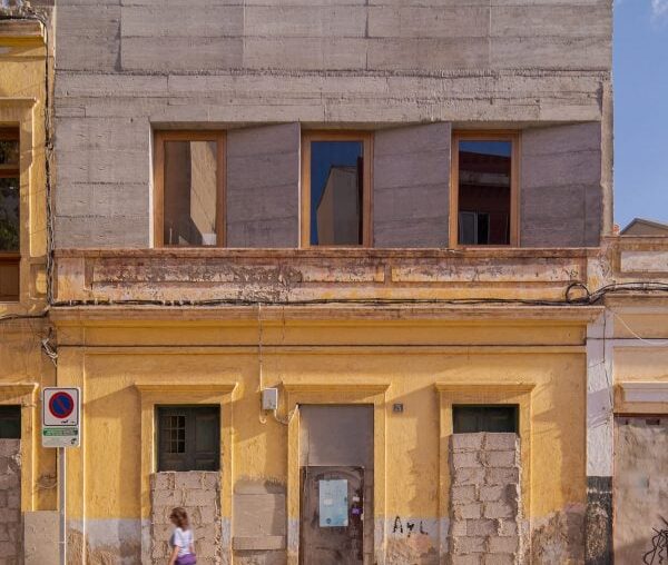 XStudio transforms abandoned bar in Gran Canaria into a workshop and apartment