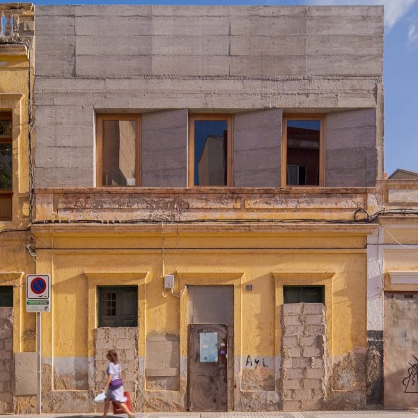 XStudio transforms abandoned bar in Gran Canaria into a workshop and apartment