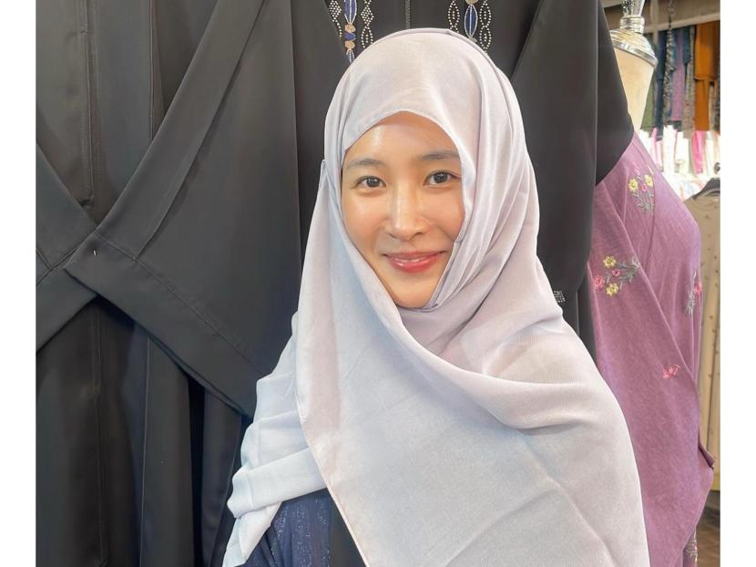 Yuri SNSD Unggah Foto Pakai Hijab, Penggemar: Pelan-Pelan Aja Ukhti |Republika Online