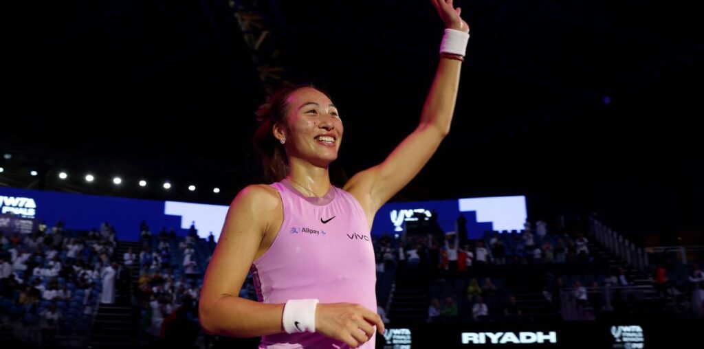 Zheng routs Paolini, makes semis at WTA Finals