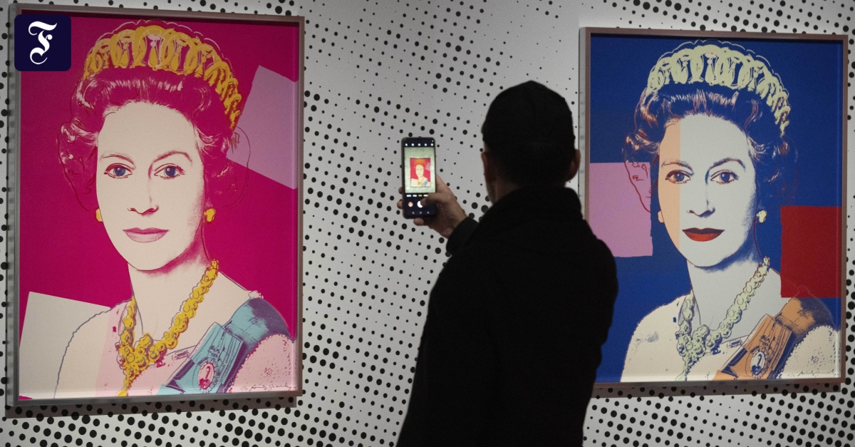 Zwei Werke aus Andy Warhols „Queens“-Serie in den Niederlanden gestohlen