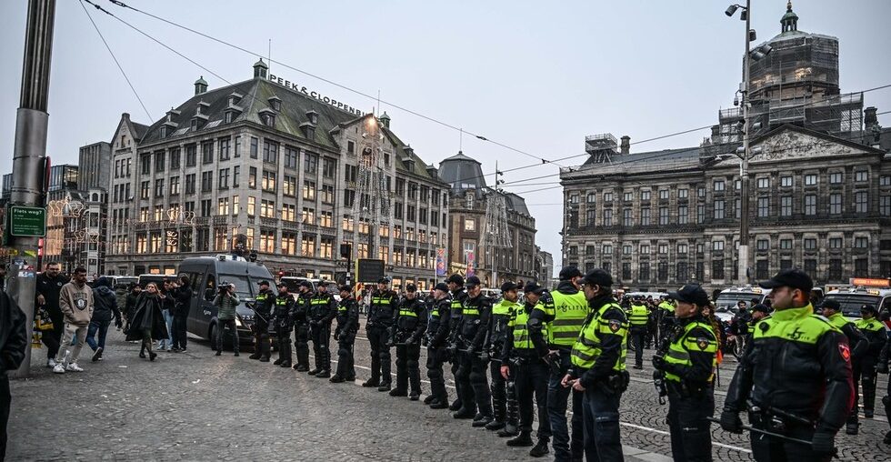 https://www.rt.com/news/607493-amsterdam-riots-tram-fire/Rioters set tram on fire in Amsterdam (VIDEO)