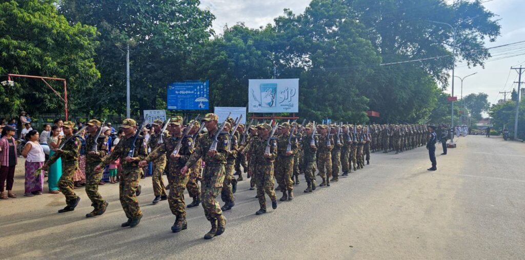 ကန့်ဘလူတွင် စစ်တပ်က ဒေသခံ ၃၇ ဦးကို ဖမ်းပြီး အိမ် ၄၀၀ ခန့်ကို မီးရှို့  - Myanmar Now