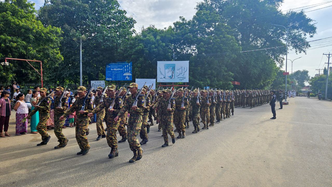 ကန့်ဘလူတွင် စစ်တပ်က ဒေသခံ ၃၇ ဦးကို ဖမ်းပြီး အိမ် ၄၀၀ ခန့်ကို မီးရှို့  – Myanmar Now