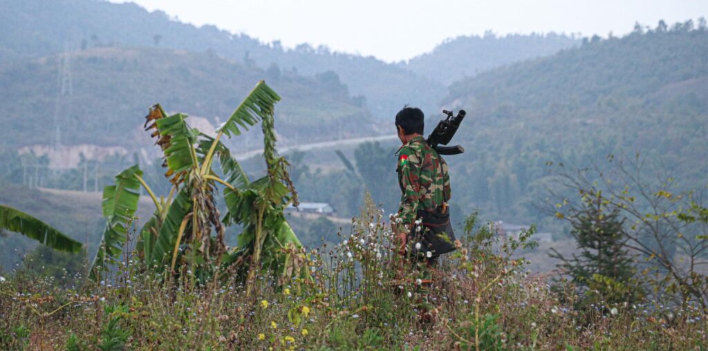 စစ်ကိုင်း-ကချင်နယ်စပ်ရှိ စစ်ကောင်စီစခန်း၊ ရှမ်းနီစခန်းတို့ကို KIA သိမ်း - Myanmar Now