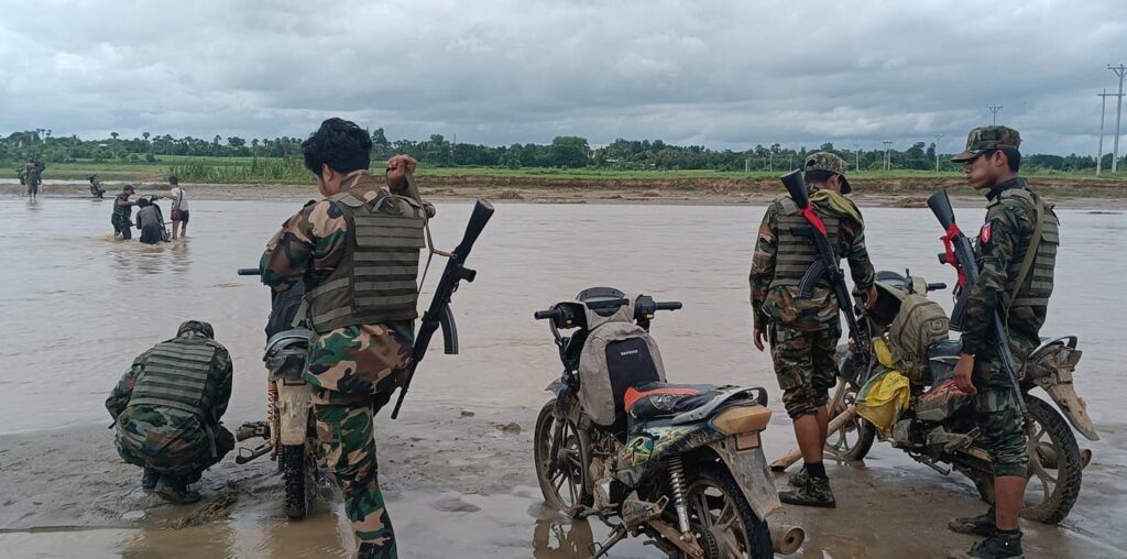 တော်လှန်ရေးပူးပေါင်းတပ်က  အင်းတော်မြို့ကိုသိမ်းရန်ထိုးစစ်ဆင်နေ - Myanmar Now