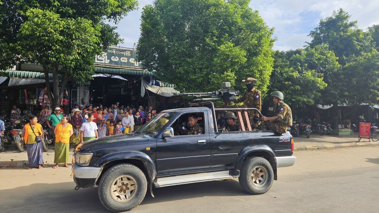 ပေါက်မြို့နယ်  စစ်ရှောင်အရေးကူညီနေသူ ဘုန်းကြီးကို စစ်တပ် ဖမ်းခေါ်သွား – Myanmar Now