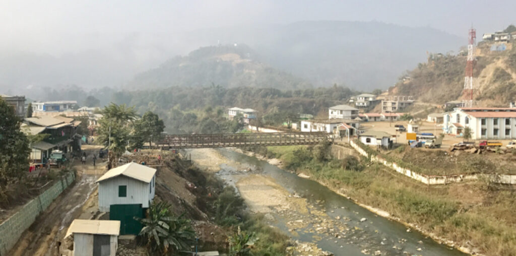 ဖလမ်းမှာ နှစ်ရက်ဆက် လေကြောင်းကနေ တိုက်ခိုက်ခံရ၊ လူခြောက်ဦးထက်မနည်း သေဆုံး