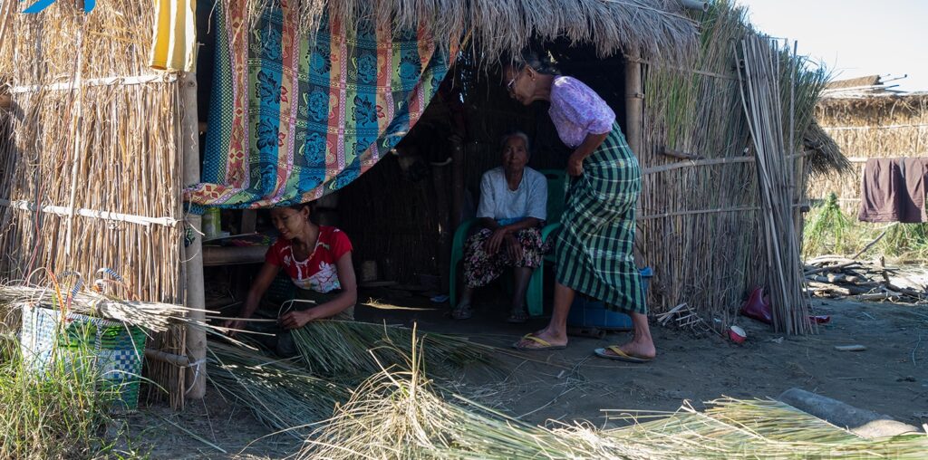 မကွေးတိုင်းတွင် စစ်ရေး အရှိန်မြင့်၊ စစ်ဘေးရှောင်များ တိုးလာ - Myanmar Now