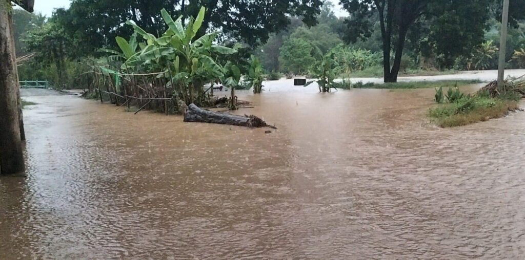 မိုးအဆက်မပြတ် ရွာသွန်းမှုကြောင့် မောက်မယ်မြို့ ရေကြီးရေလျှံဖြစ် - သျှမ်းသံတော်ဆင့်