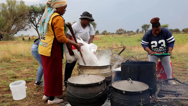 ‘Come out and face prosecution’: North West MEC says Stilfontein zama zamas are not receiving water and food